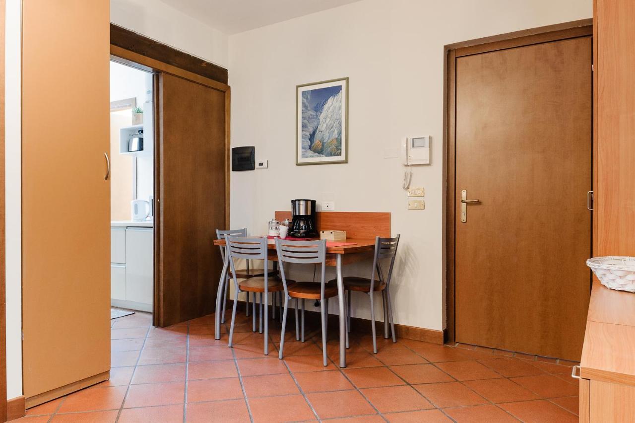 Ferienwohnung Palazzina Gelsomino Desenzano del Garda Exterior foto