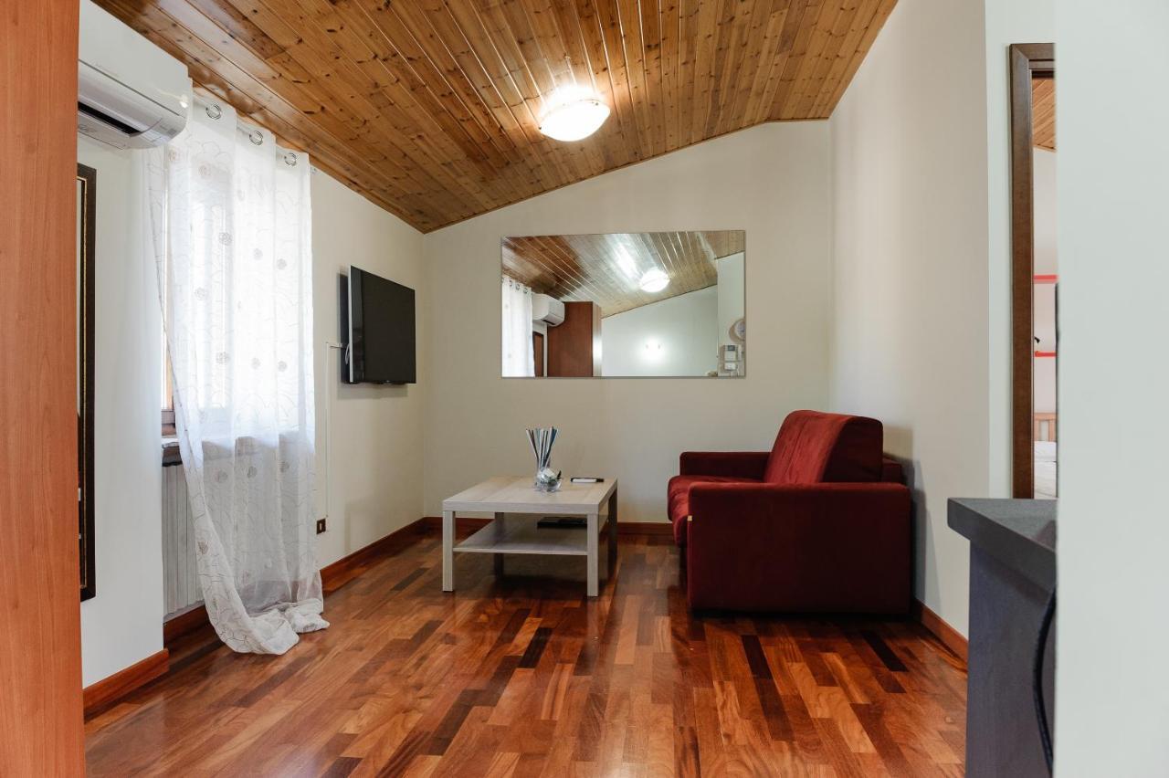 Ferienwohnung Palazzina Gelsomino Desenzano del Garda Exterior foto