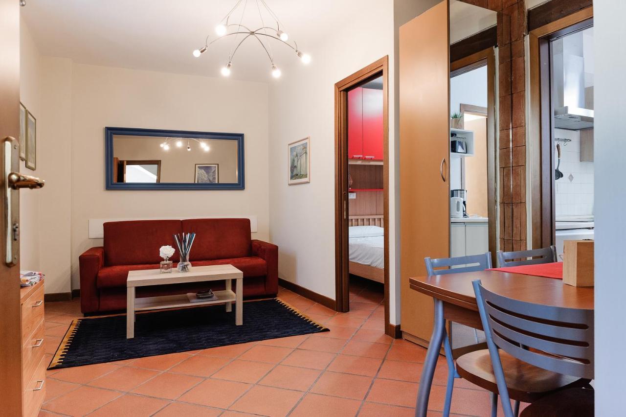 Ferienwohnung Palazzina Gelsomino Desenzano del Garda Exterior foto