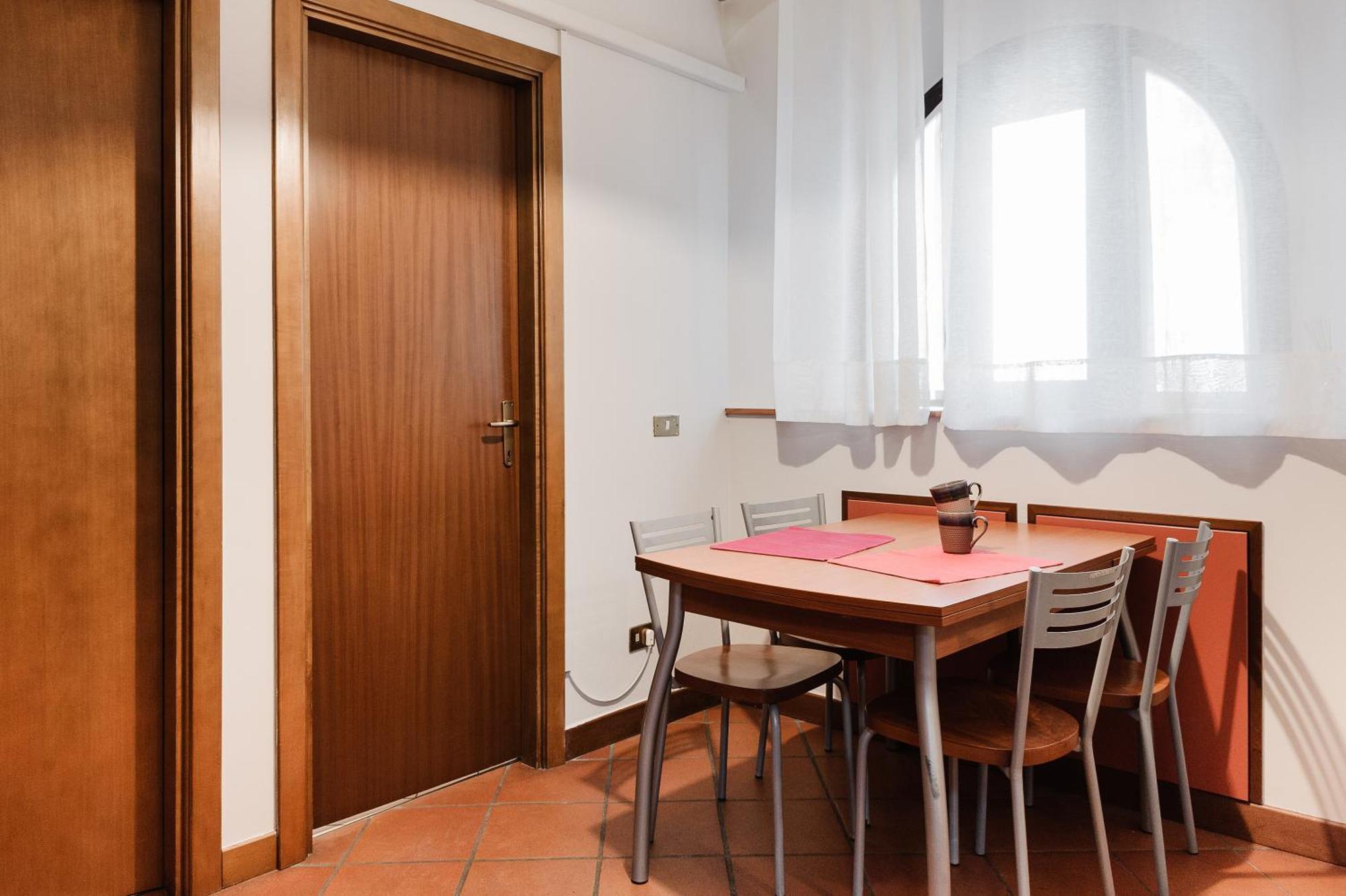 Ferienwohnung Palazzina Gelsomino Desenzano del Garda Exterior foto