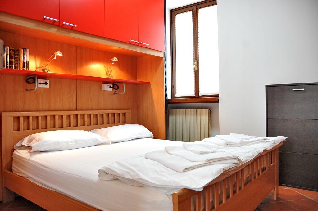 Ferienwohnung Palazzina Gelsomino Desenzano del Garda Exterior foto