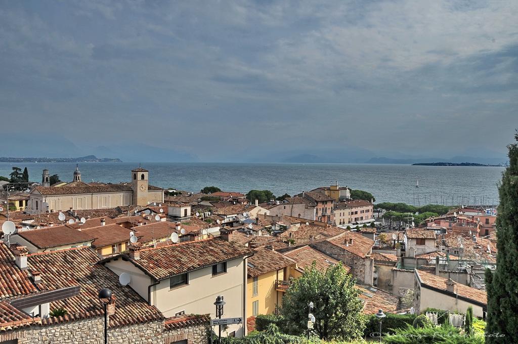 Ferienwohnung Palazzina Gelsomino Desenzano del Garda Exterior foto
