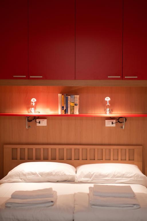 Ferienwohnung Palazzina Gelsomino Desenzano del Garda Zimmer foto