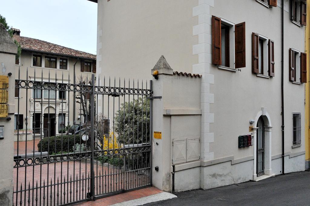 Ferienwohnung Palazzina Gelsomino Desenzano del Garda Exterior foto